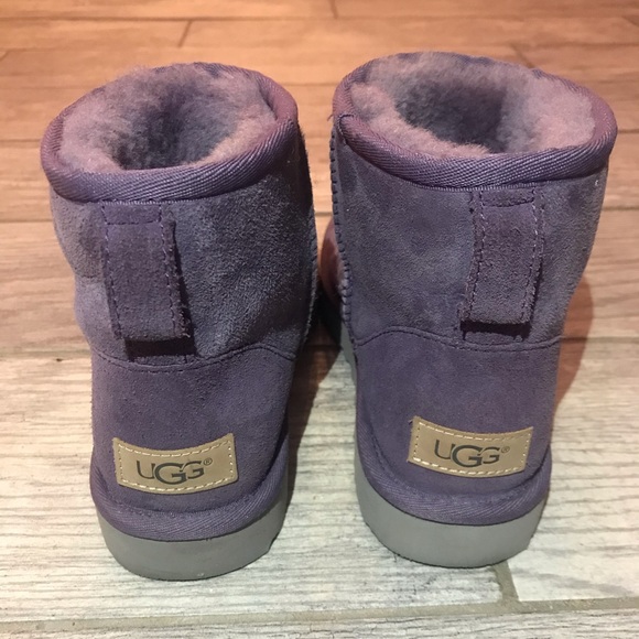 Ugg - Picture 2 of 4